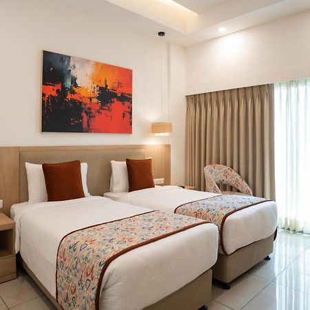 Ar Suites Klj Square Гургаон Экстерьер фото