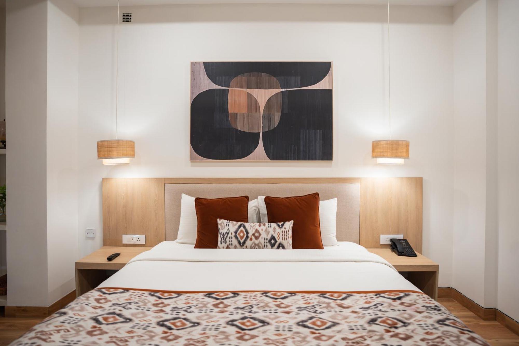 Ar Suites Klj Square Гургаон Экстерьер фото