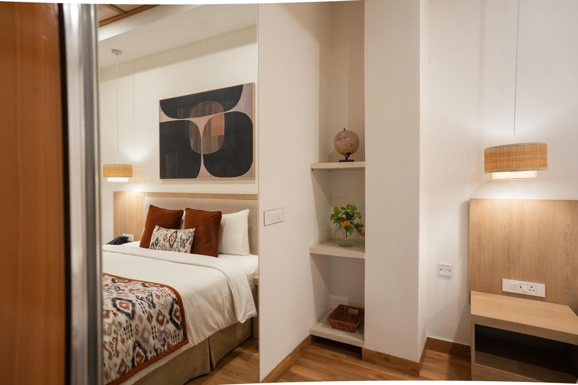 Ar Suites Klj Square Гургаон Экстерьер фото