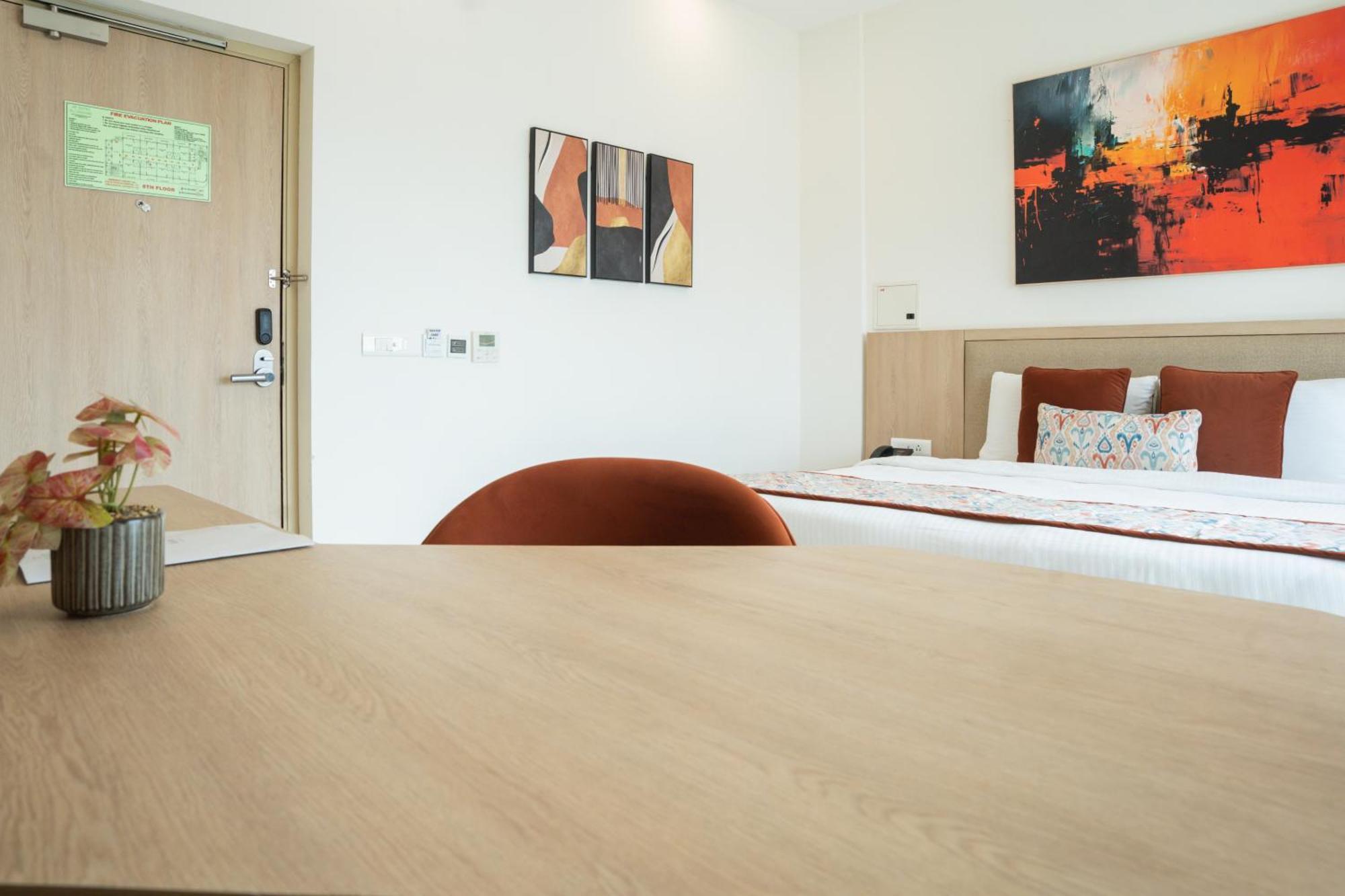 Ar Suites Klj Square Гургаон Экстерьер фото