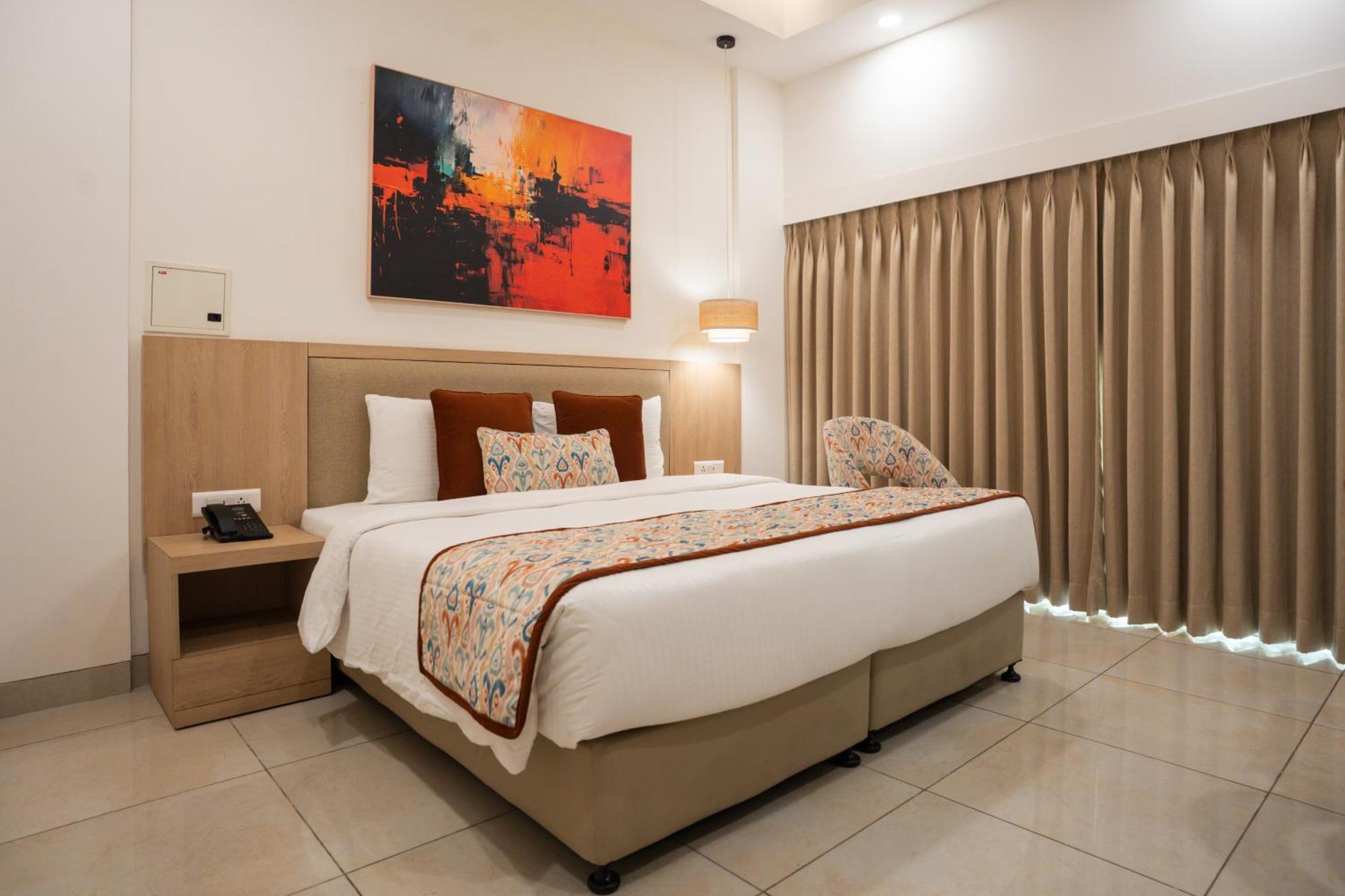 Ar Suites Klj Square Гургаон Экстерьер фото