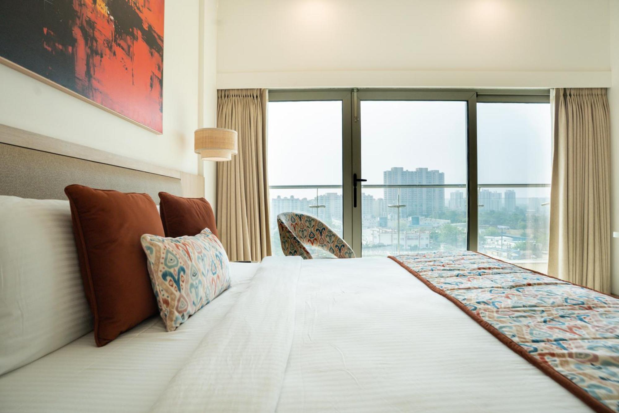 Ar Suites Klj Square Гургаон Экстерьер фото