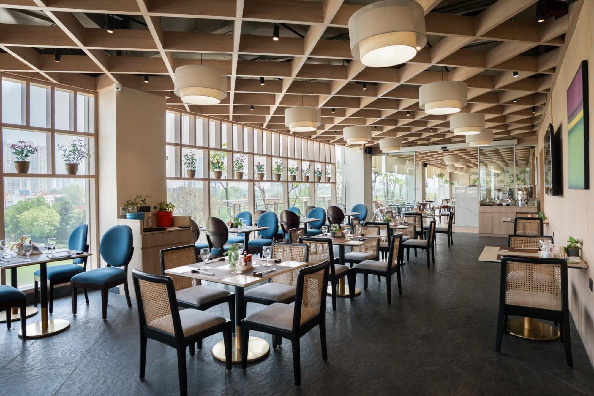 Ar Suites Klj Square Гургаон Экстерьер фото